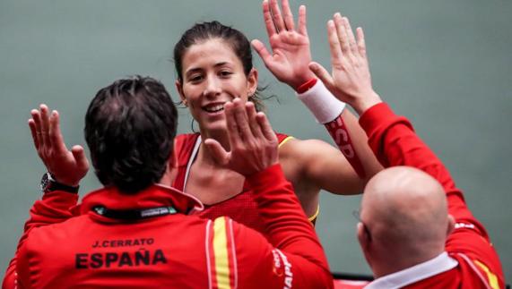 Garbiñe Muguruza celebra su victoria en Ostrava. 