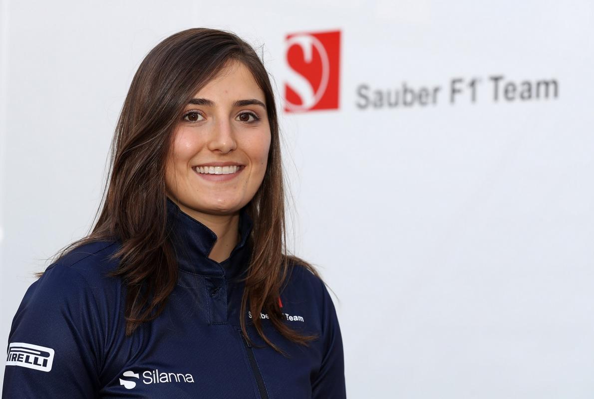 Sauber ficha a Tatiana Calderón como piloto de pruebas