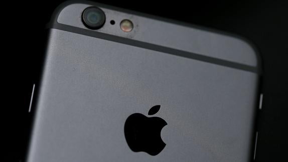 Los móviles de Apple son algunos de los dispositivos que aparecen en el documento.