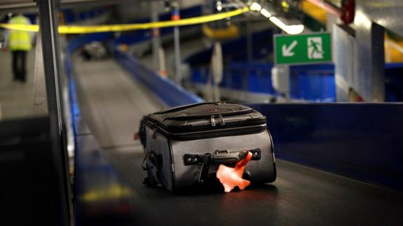 Equipaje en una cinta transportadora.