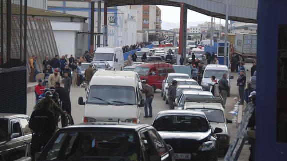 Paso fronterizo entre Melilla y Marruecos.