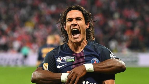 Cavani celebra uno de los goles. 