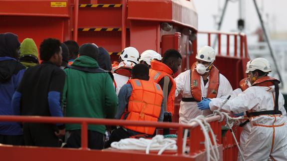 Rescatan a 100 inmigrantes en el mar de Alborán.