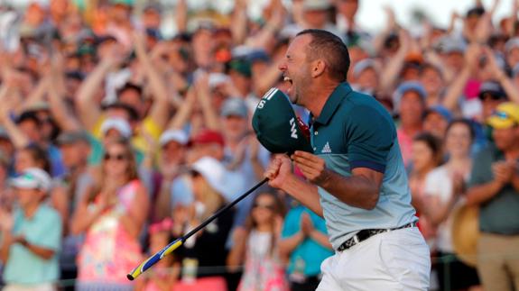 Sergio García celebra su triunfo en el Masters de Augusta. 