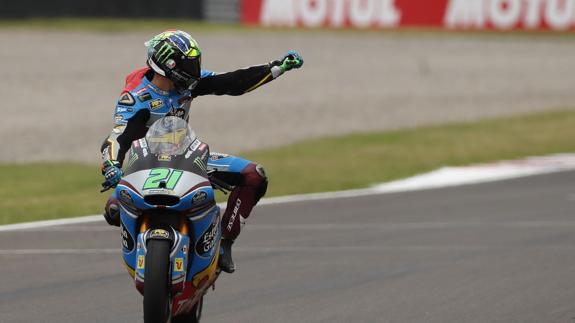 Franco Morbidelli celebra la victoria. 