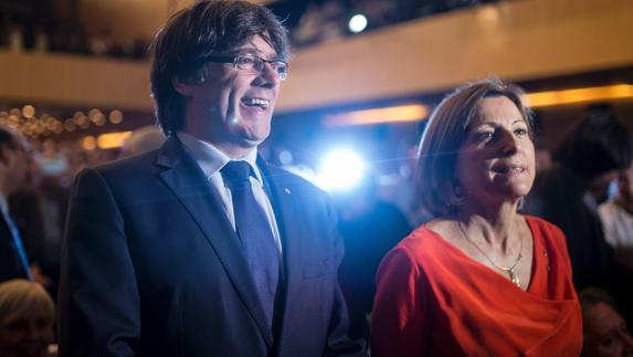 Carles Puigdemont y Carme Forcadell.