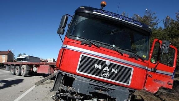 Accidente mortal entre un turismo y un camión en el Km.253 de la N-234 (Soria).