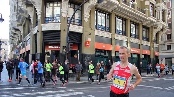 Sergio Sánchez, ganador de la Media Maratón de León