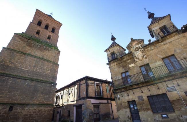 Vista del consistorio de Valderas.