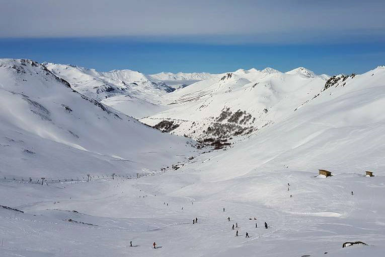 Casi 5.000 esquiadores han pasado por las instalaciones de San Isidro este fin de semana 