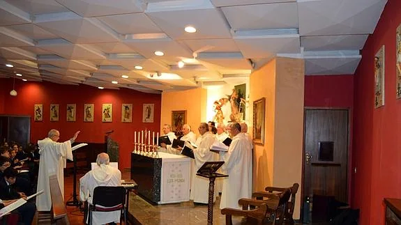 Bendición del nuevo "Vía Crucis" del oratorio del colegio Peñacorada