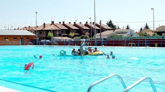 El PP asegura que Gancedo «no tiene intención de abrir las piscinas de Trobajo»