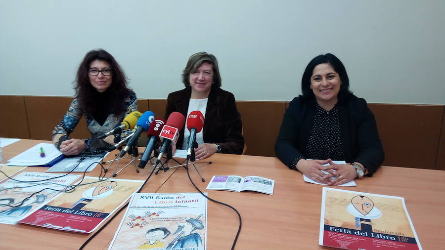 La concejala de Cultura y las representantes de la Asociación de Libreros de Ponferrada, durante la presentación