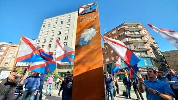 El monolito de la Provincia del Bierzo en Ponferrada.