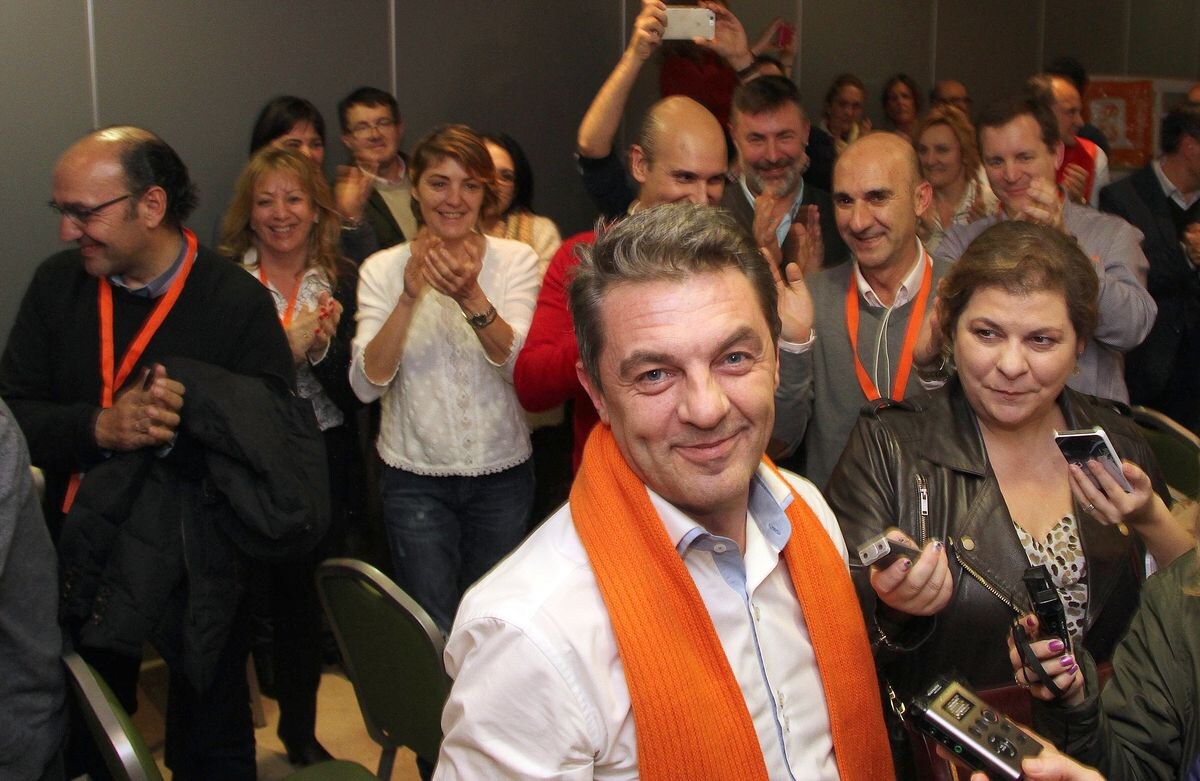 El candidato de Ciudadanos en León en León, Enrique Bueno, celebra los resultados electorales el pasado diciembre