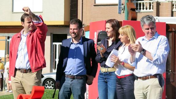 Tino Rodríguez, Luis Tudanca, Aurora Flórez, Eugenia Gancedo y Graciliano Palomo, durante el acto celebrado en Trobajo del Camino.