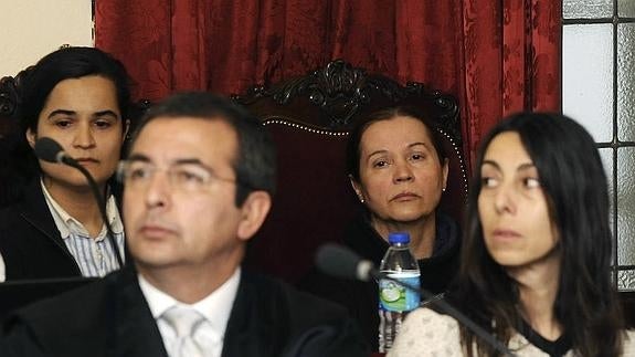 Triana, Montserrat y Raquel Gago, durante el juicio en la Audiencia, declinan asistir a la vista de este lunes. 