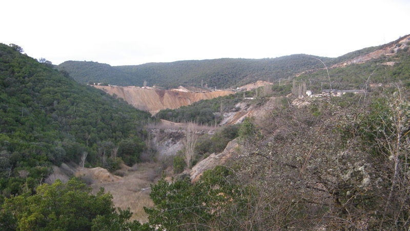 Exterior de la mina de plomo de Sobrado. 