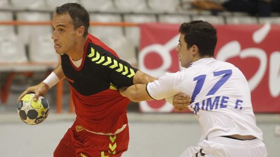 Un lance del encuentro de este miércoles en Gijón.