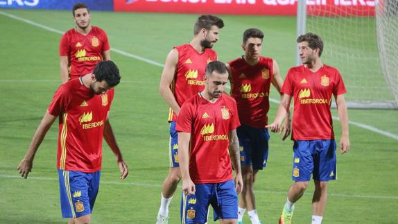 Los jugadores de la Roja en el Reino.