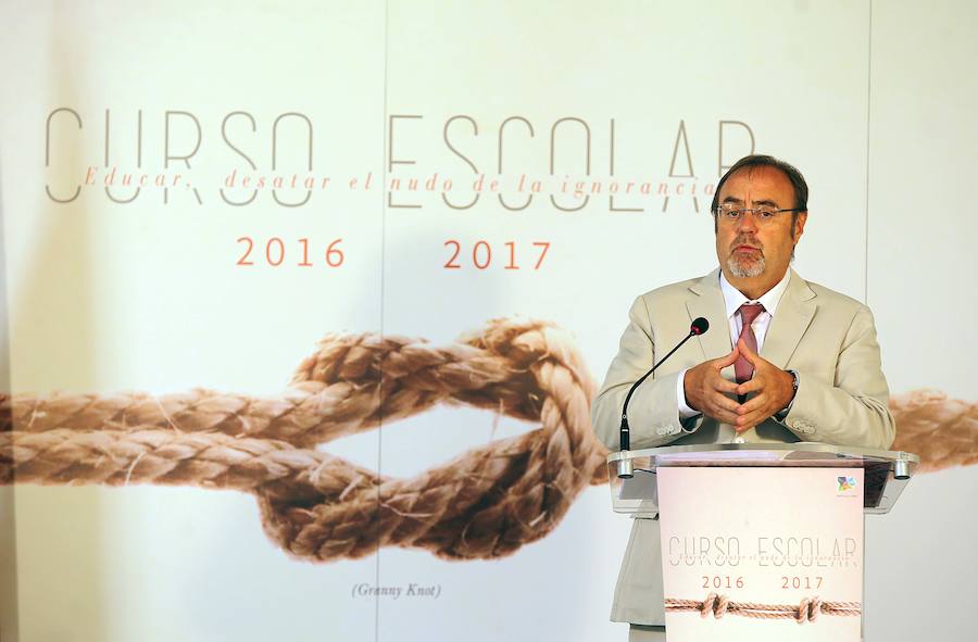 El consejero de Educación, Fernando Rey, presenta el curso escolar 2016-2017.