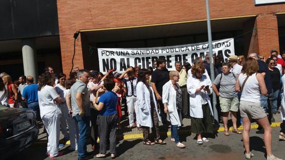 Protesta contra el cierre de camas en el Hospital del Bierzo.