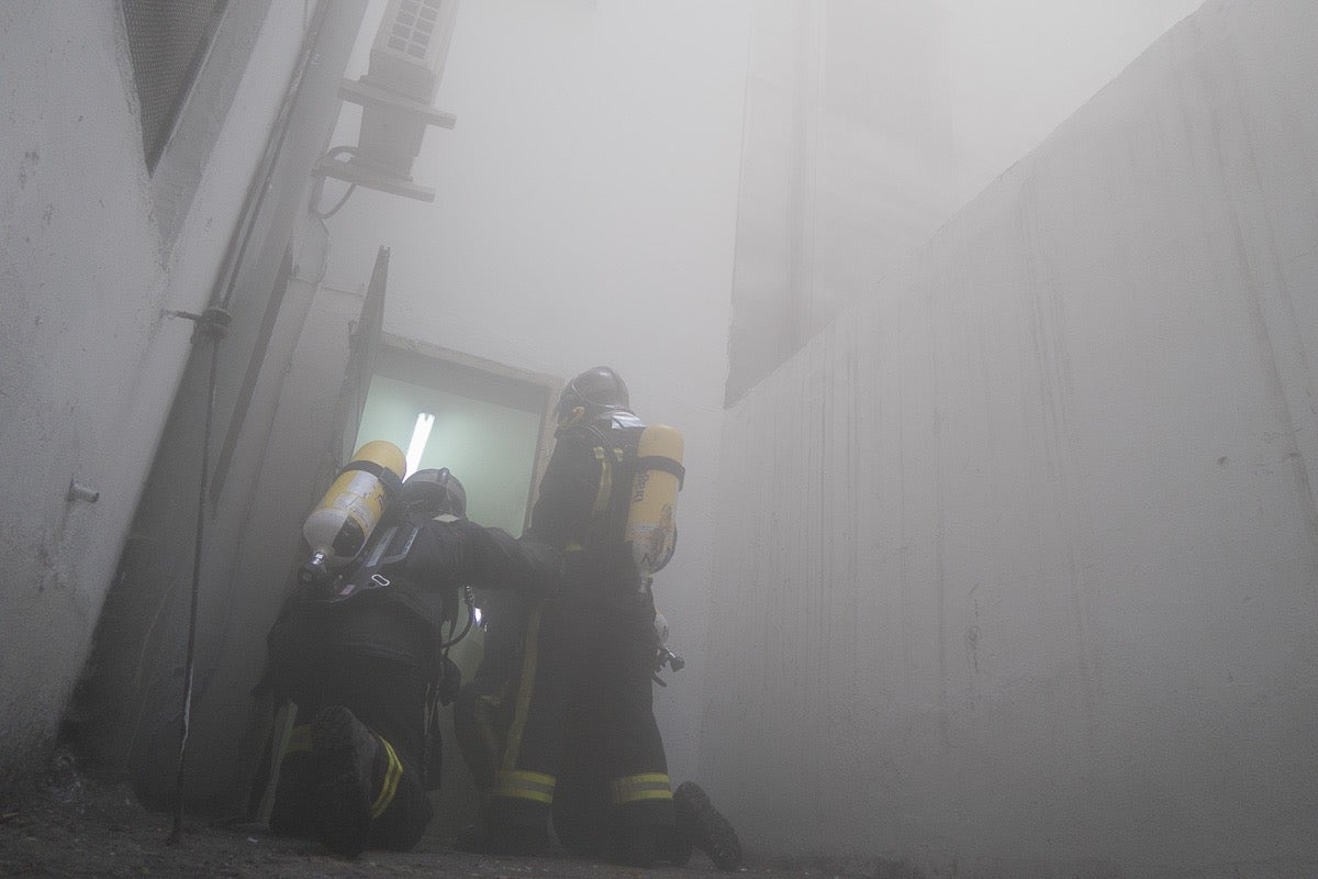 La mala combustión de una caldera y el denso humo obliga a intervenir a Bomberos