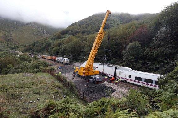 Los sindicatos ferroviarios piden una revisión de las vías en la rampa de Pajares