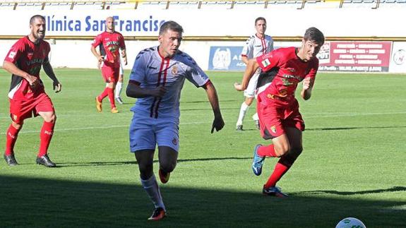 Gallar, en un partido con la Cultural Leonesa.