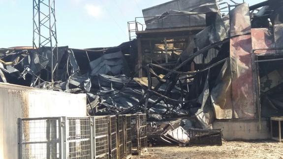 Estado de la fábrica tras el incendio. 