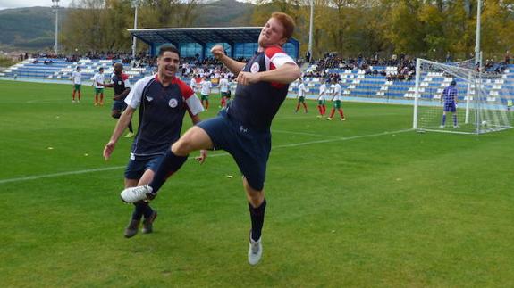 Celebración de uno de los cuatro tantos. 