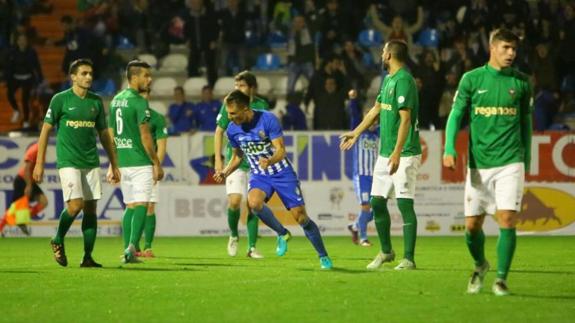 Adán Gurdiel celebra el gol del empate.