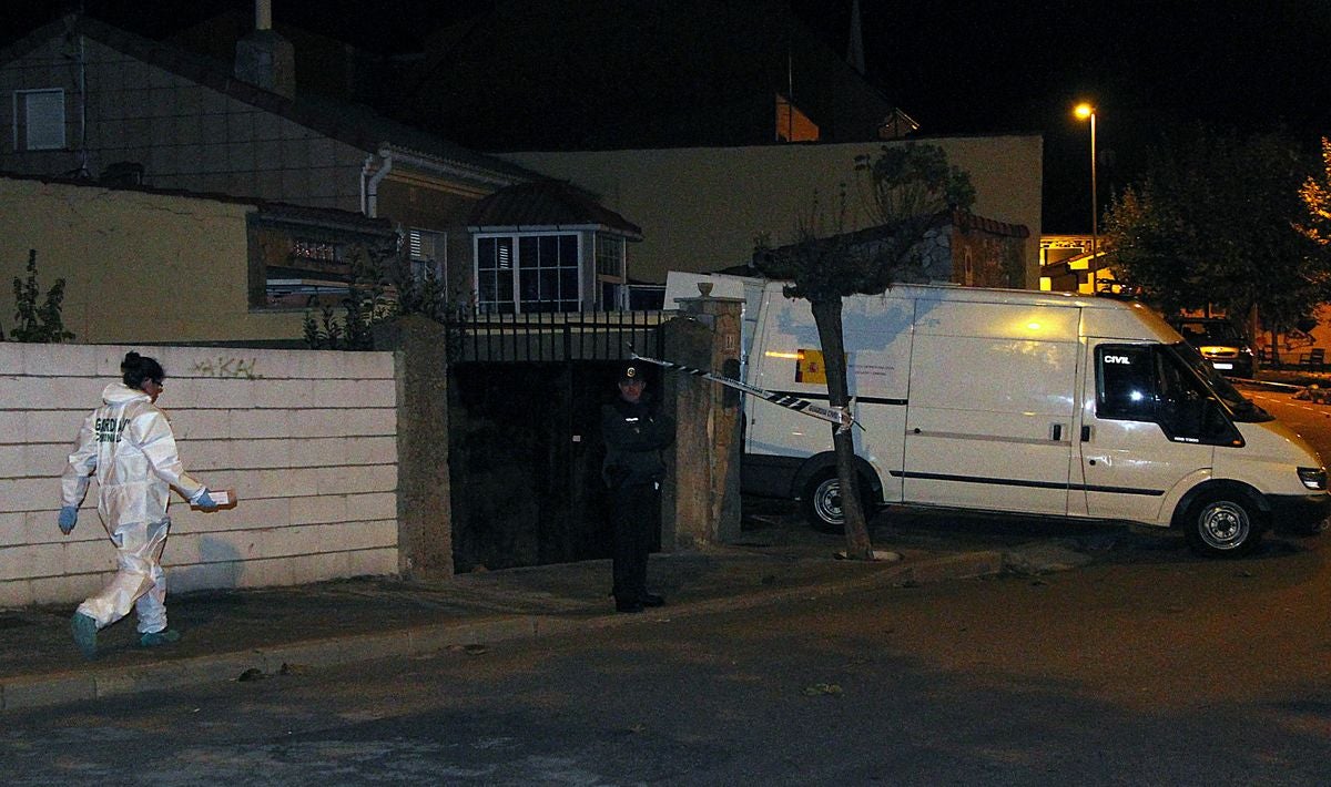 Efectivos de la Guardia Civil en el lugar del crimen.