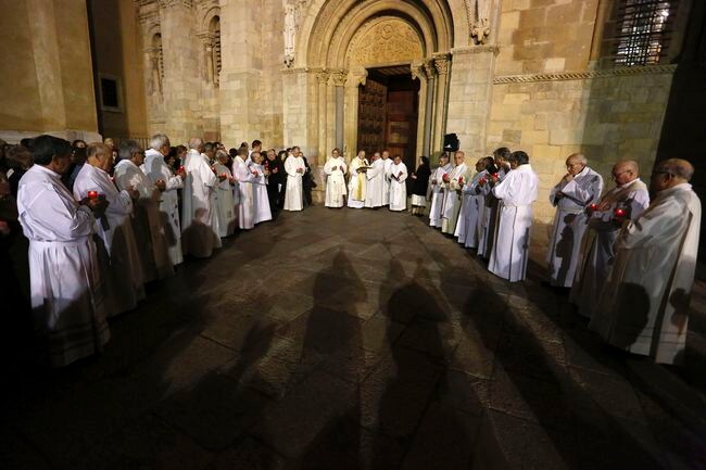 Apertura de la Puerta Santa por el cabildo de San Isidoro.