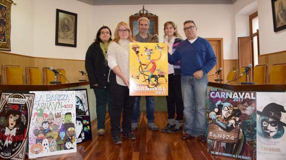 Carteles presentados al concurso y el ganador.