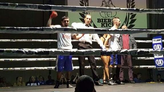 Vila celebra su victoria.