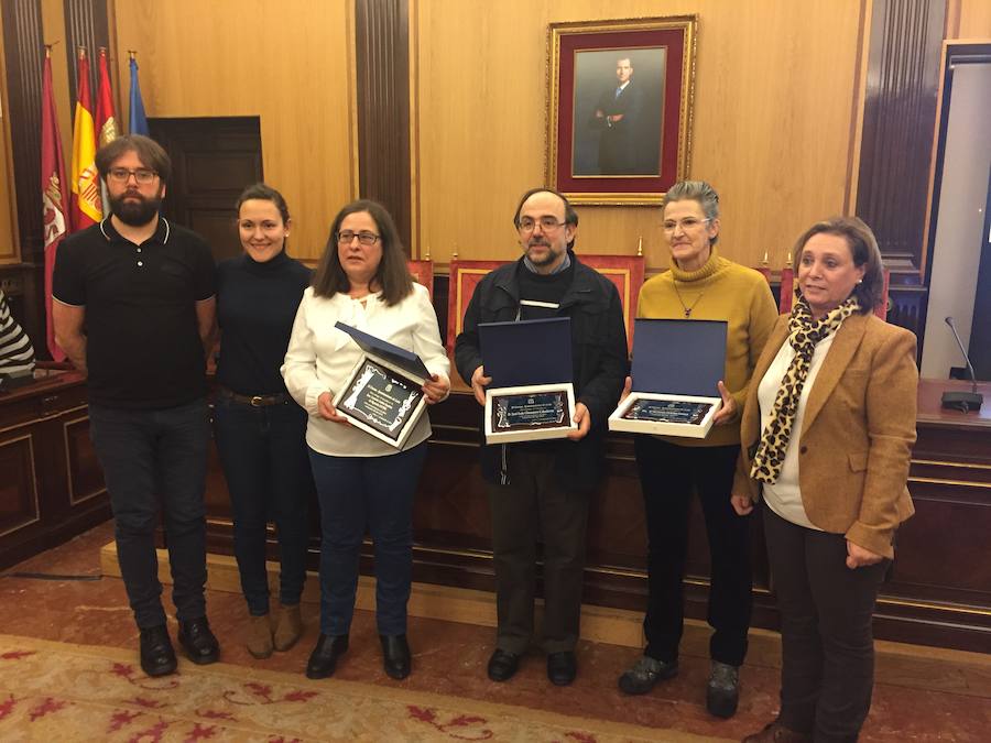 Marta Mejías y Aurora Baza presidieron la entrega de premios.
