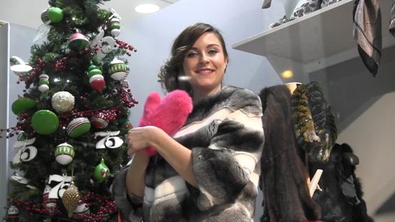 Una de las modelos en el escaparate de El Corte Inglés.