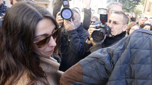 Raquel Gago, tras escuchar la sentencia en la Audiencia Provincial.