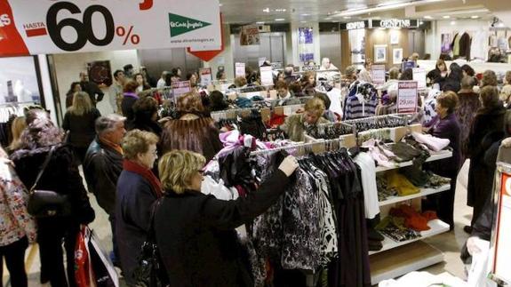 Imagen de las rebajas en El Corte Inglés.