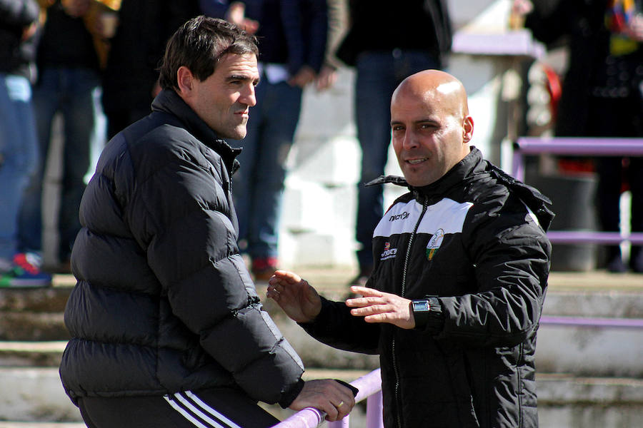 Paulino y Roberto Carlos conversan en La Llanera durante la pasada temporada.