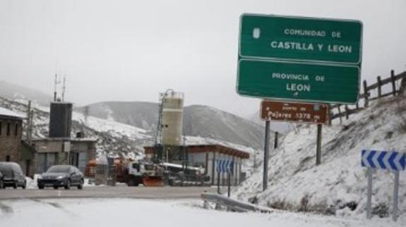 La nieve ya ha llegado a los altos leoneses. 