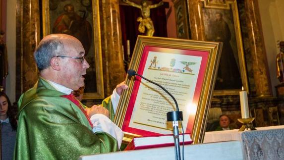 Homenaje de la localidad zamorana de Tábara al expárroco José Manuel Ramos Gordón, cuando ya cumplía castigo. 