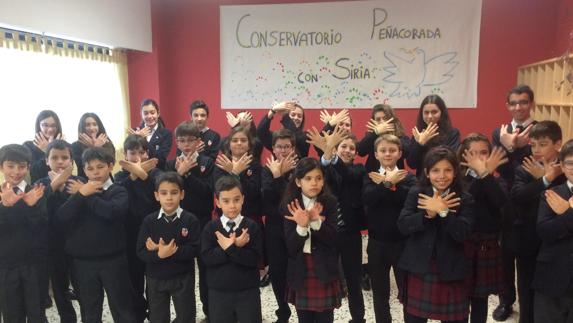 El Colegio Peñacorada canta por la paz en Siria, con motivo del día de la no violencia