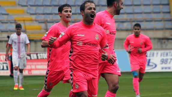 Antonio Martínez celebra un gol ante la Mutilvera.