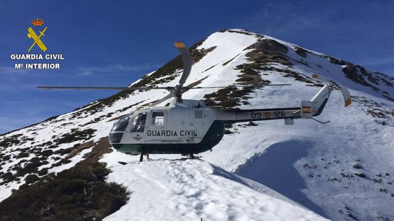 Un momento del rescate en el Pico Lago. 