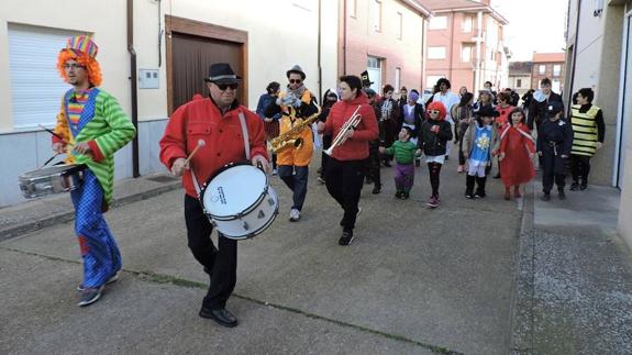 El desfile de Lunes de Carnaval de Santa Marina del Rey.