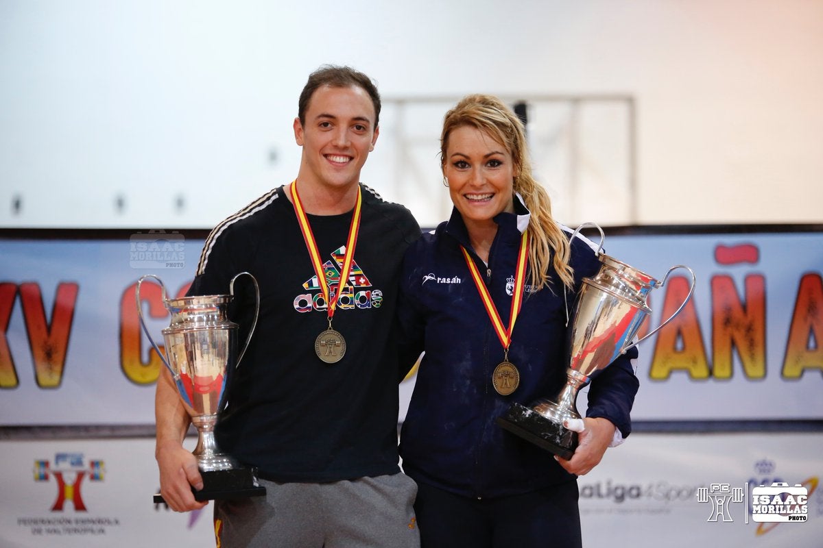 Andrés Mata y Lydia Valentín, con su trofeo de campeones de la Copa de España.