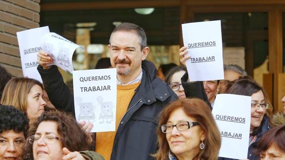 Concentración de los trabajadores de los Juzgados de Ponferrada en protesta por los fallos del sistema Minerva.