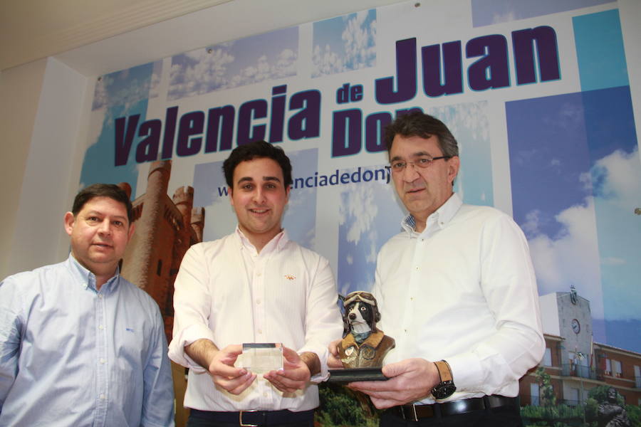 José María Fernández y Juan Martínez Majo en la entrega de 'Aeno'.